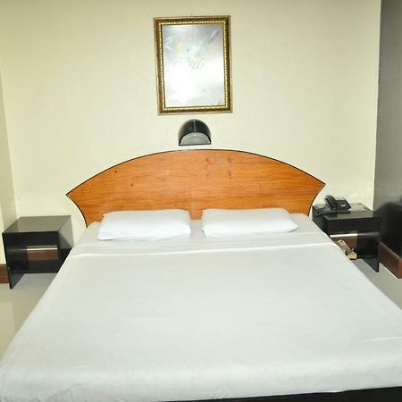 Paragon Suites Cebu Esterno foto