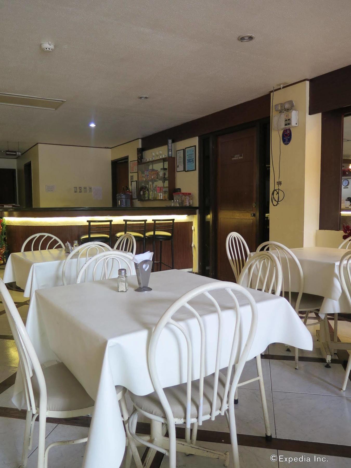 Paragon Suites Cebu Esterno foto