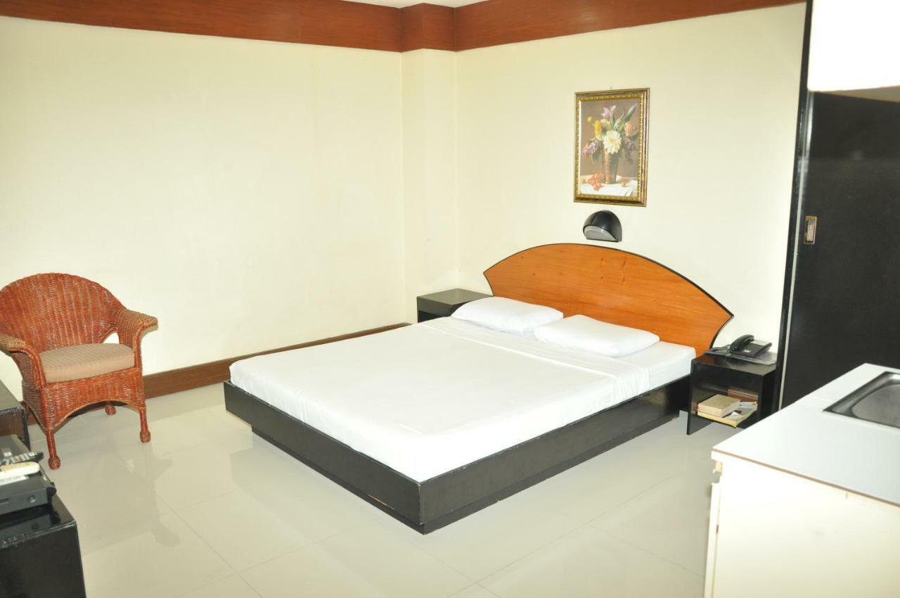 Paragon Suites Cebu Esterno foto