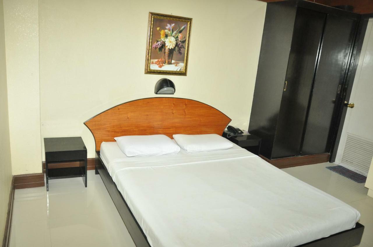 Paragon Suites Cebu Esterno foto